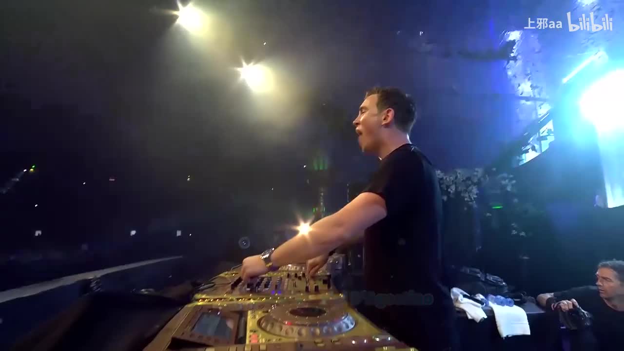 101. tu vivi nell'aria - Gigi D'Agostino