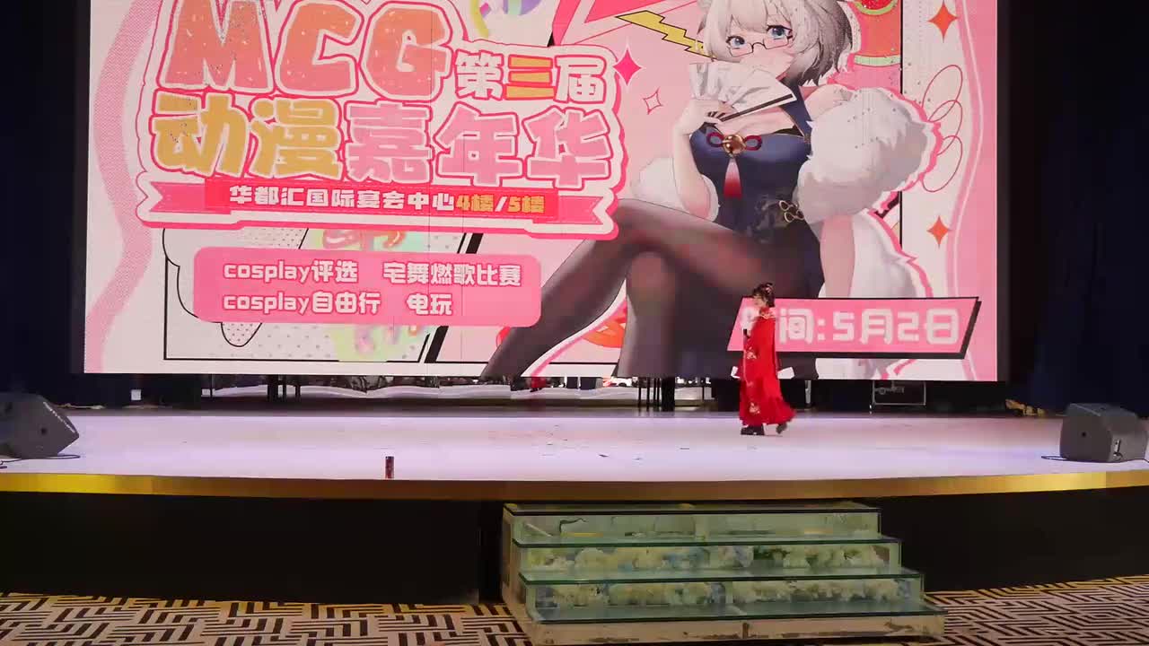 P1014649爱丽丝，唱歌