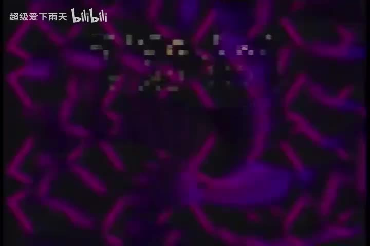 062.黄凯芹-雨中的恋人们