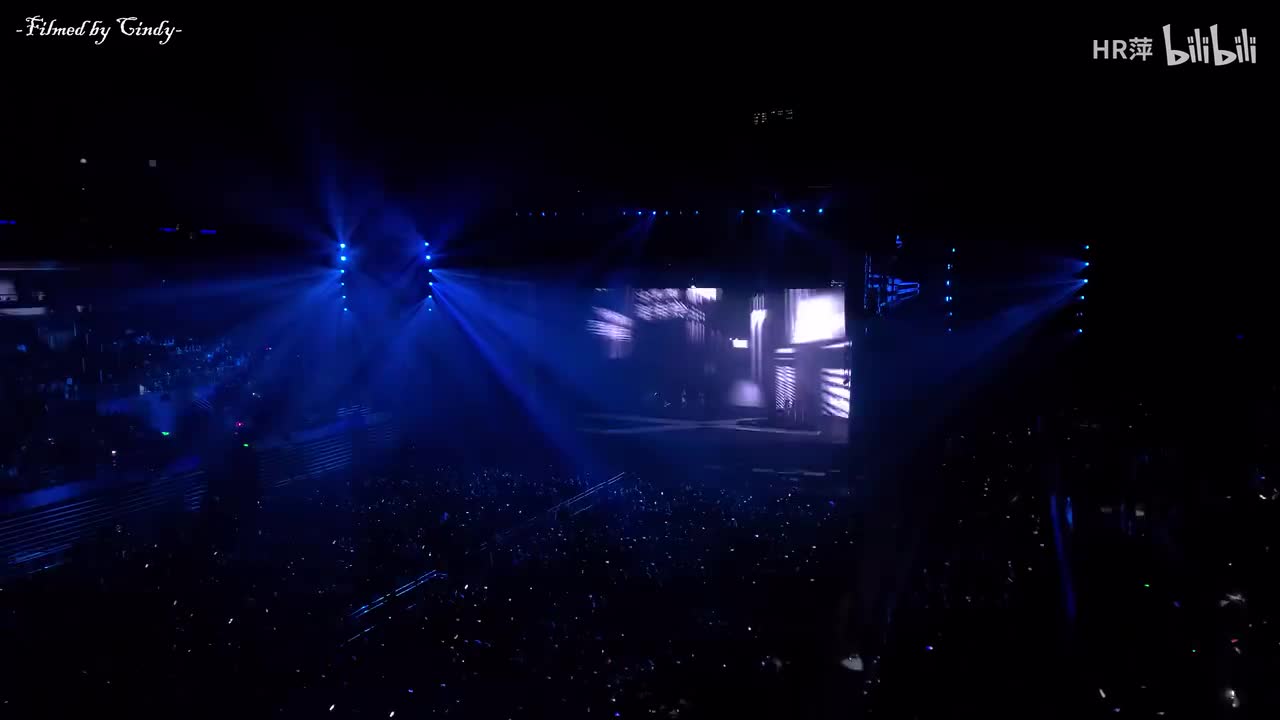 开场串烧 Miss Fiona / 小峡谷之1234 / Contagious / 维多利亚女皇的非常秘密任务