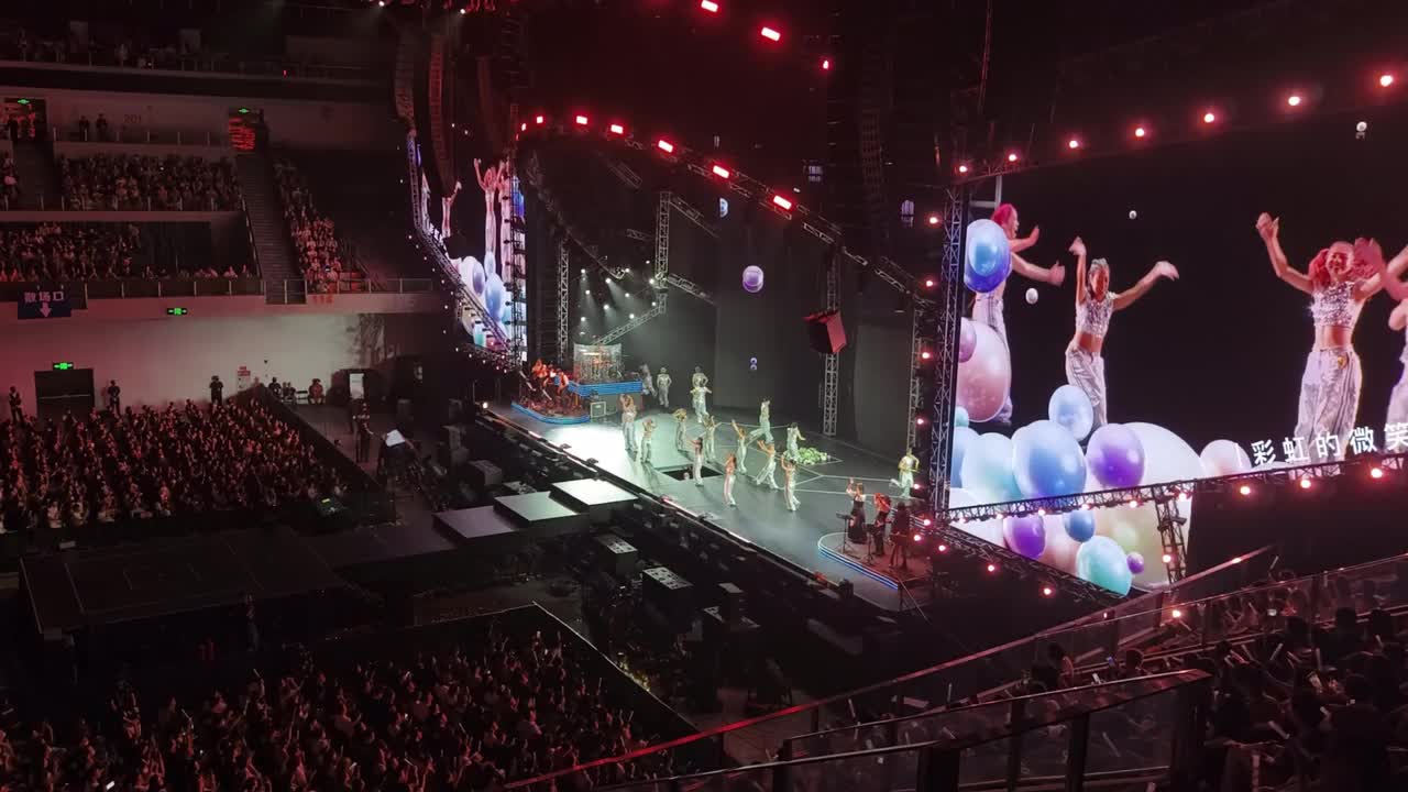 彩虹的微笑+Talking互动+彩蛋组曲 日落前七分钟+如果月亮会说话+沉睡的森林+我很好那么你呢+明天见