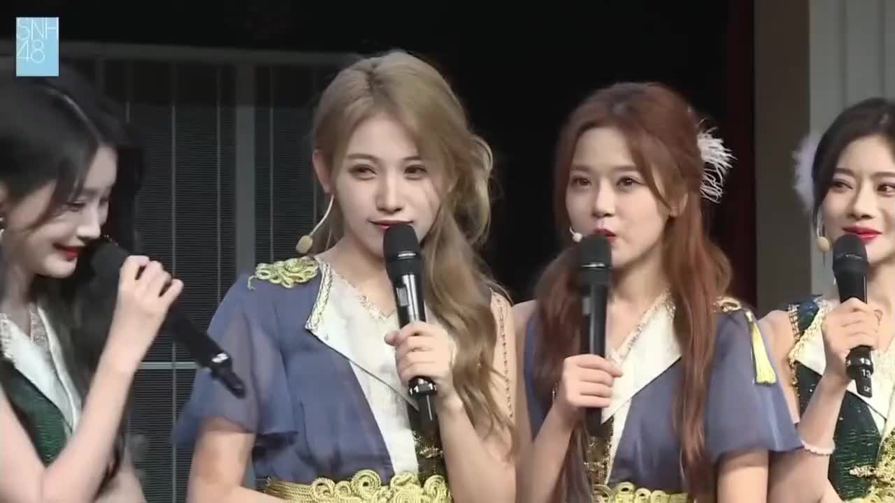 2024-09-22-mc4-“我觉得这三个都特别符合你”-工作年限长、好看又有趣、台上有人超爱