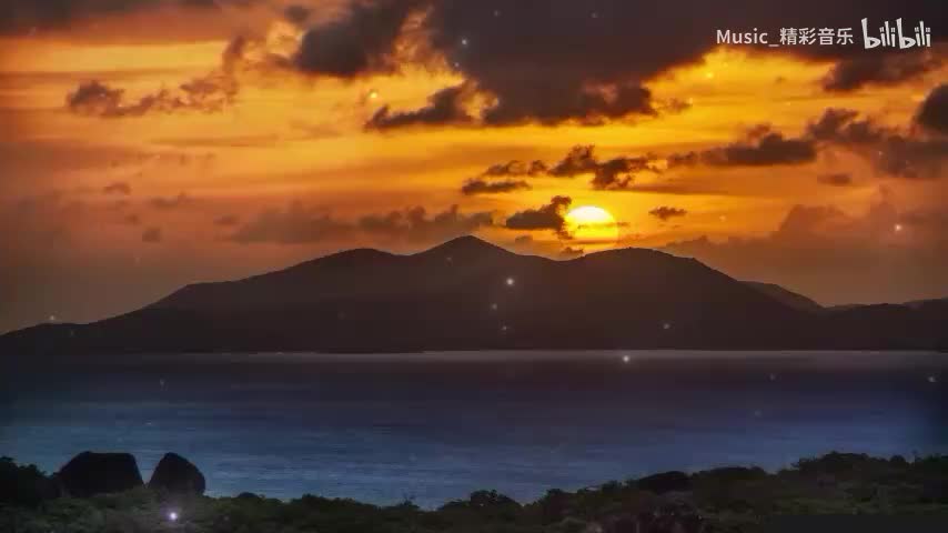 《月亮翻过小山坡》《听阿妈唱歌》