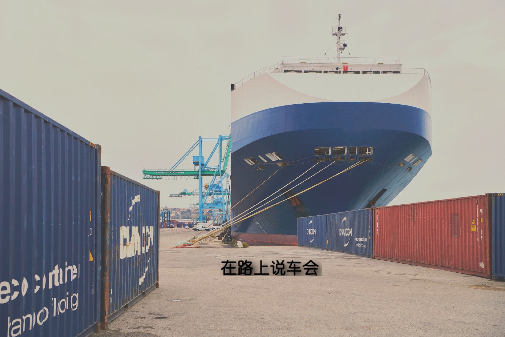 2021达喀尔倒计时 i 比赛物资和车辆在马赛港装船的盛况#汽车#浏览