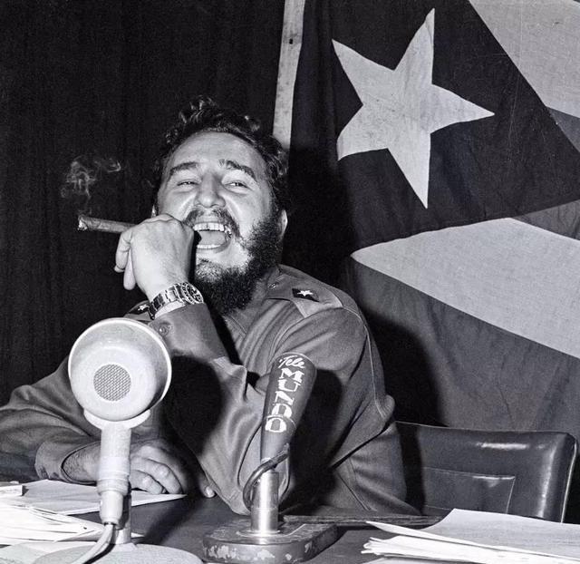 博雅塔上的书生 _ 哔哩哔哩相簿