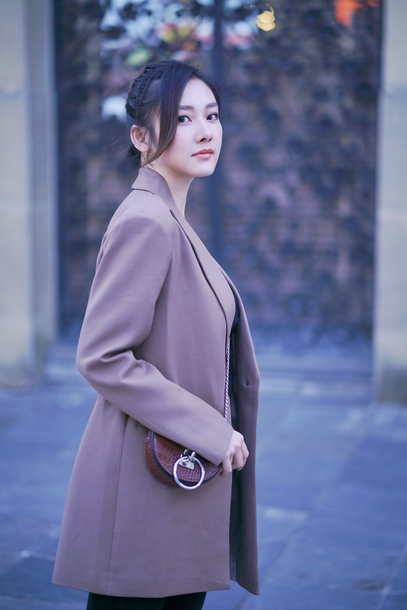 95后美女演员孙若淇最新街拍,太有气质了