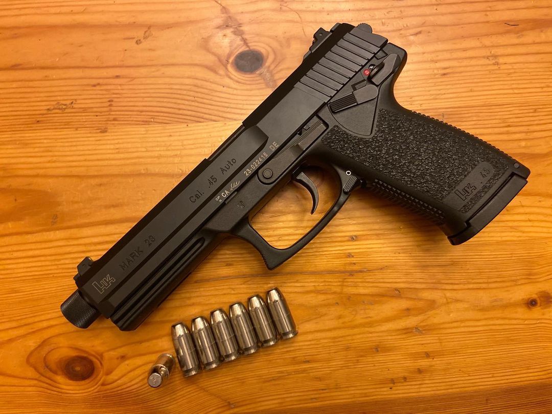 mp5#和#mk23# 图源:instagram@ccguns #h&k# #黑克勒-科赫# #黑坑