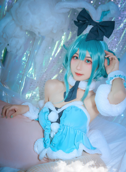 安凉Cosplay初音未来小白兔