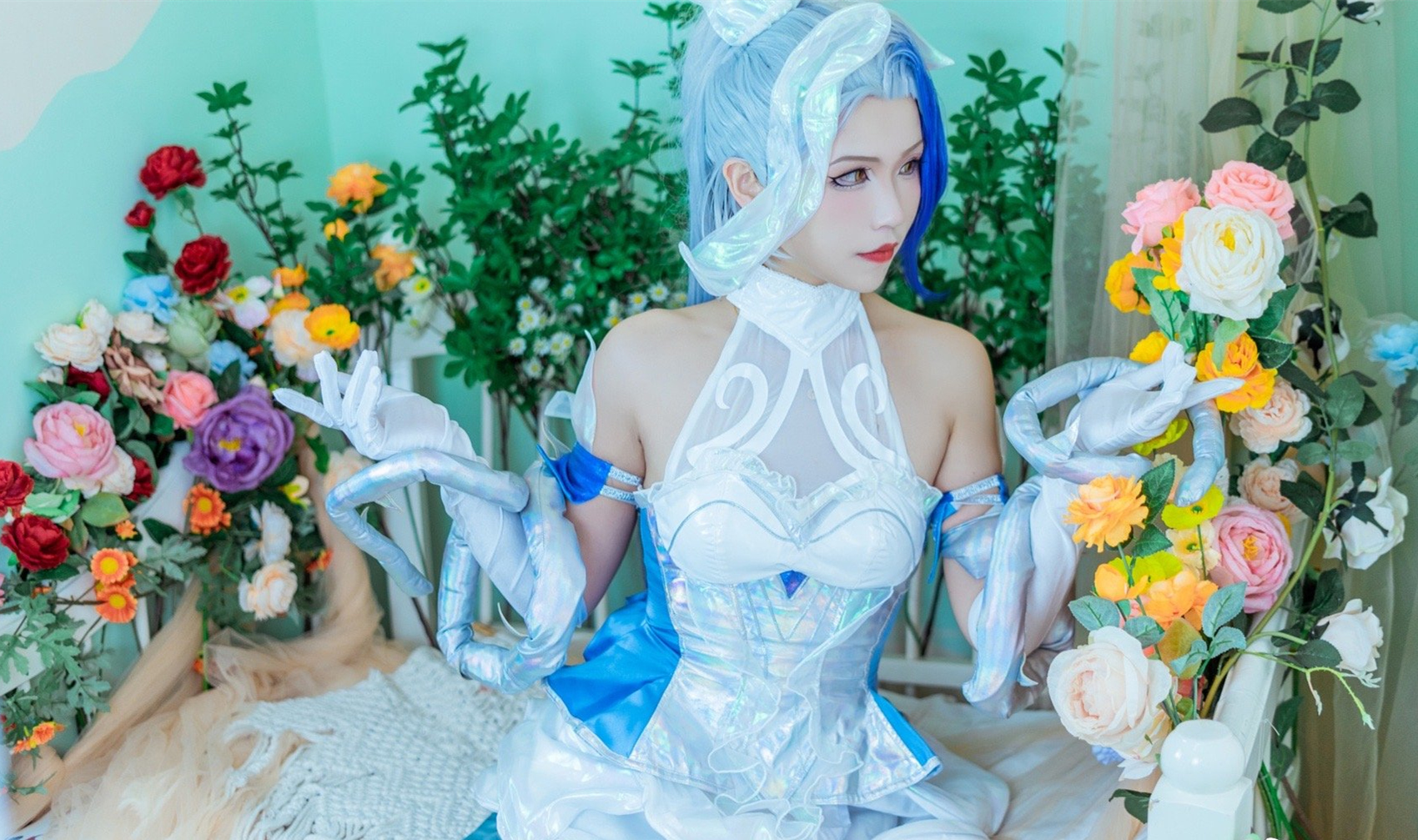 少少英雄联盟水晶婕拉cosplay3