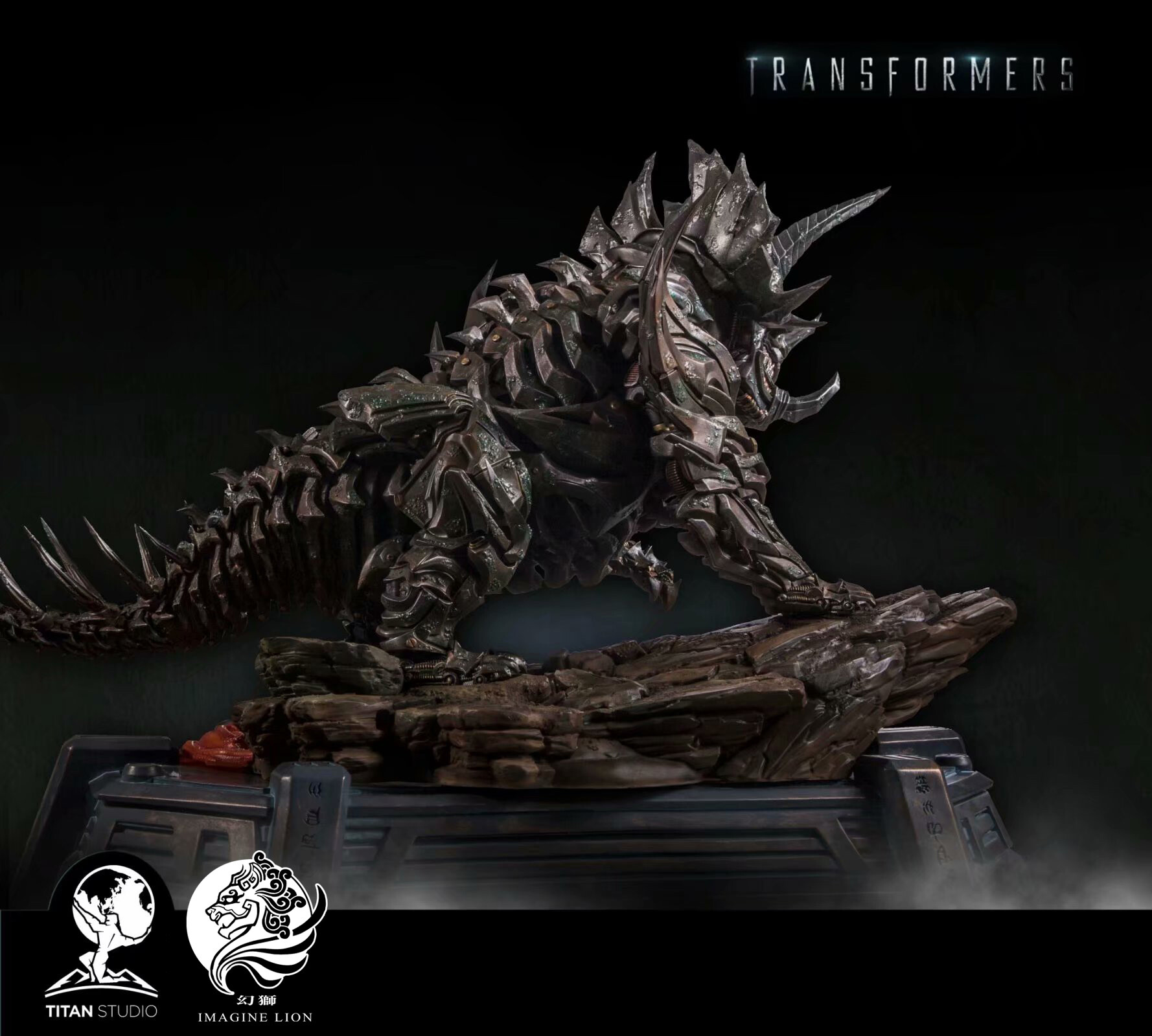 铁渣—机械三角龙雕像