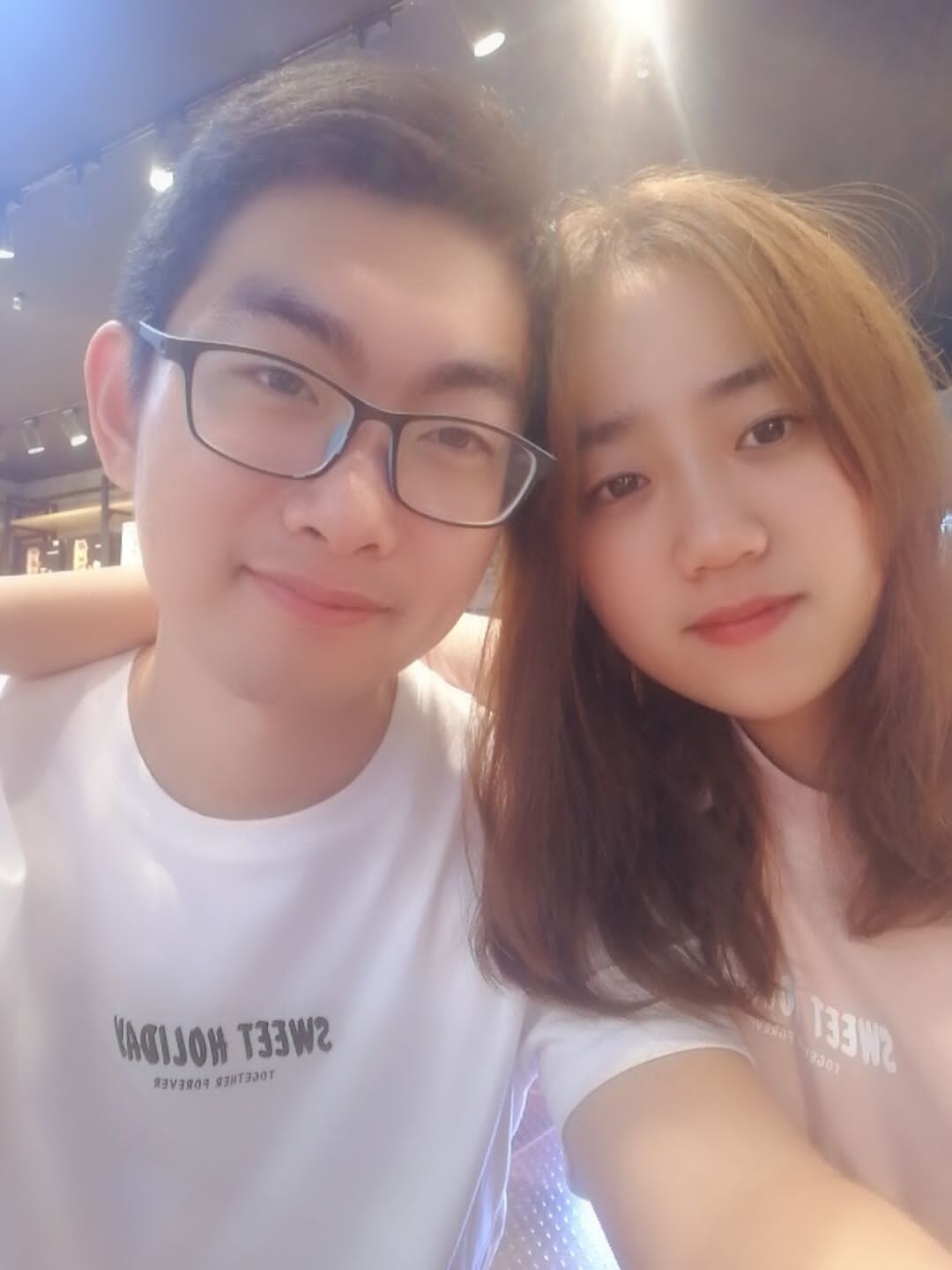 我觉得还挺励志的吧! 还有,我女朋友(图二右1)可真好看!