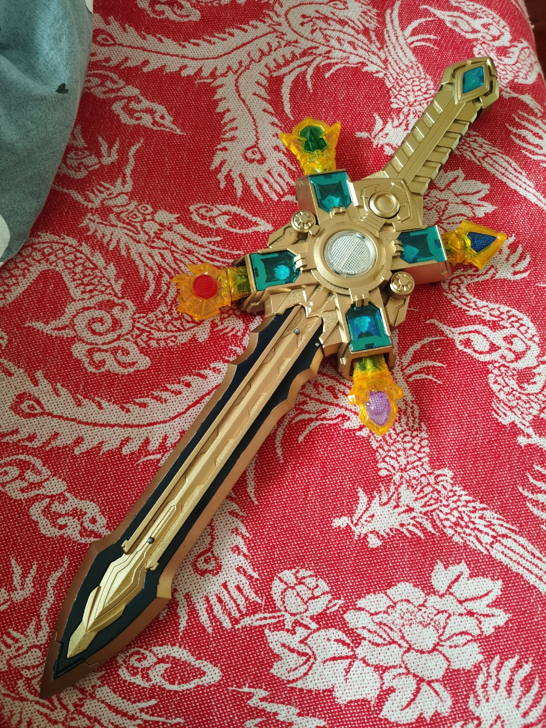 简单重涂了一下天地雷霆剑,摘掉面具和护手之后其实底子很好,相当帅.