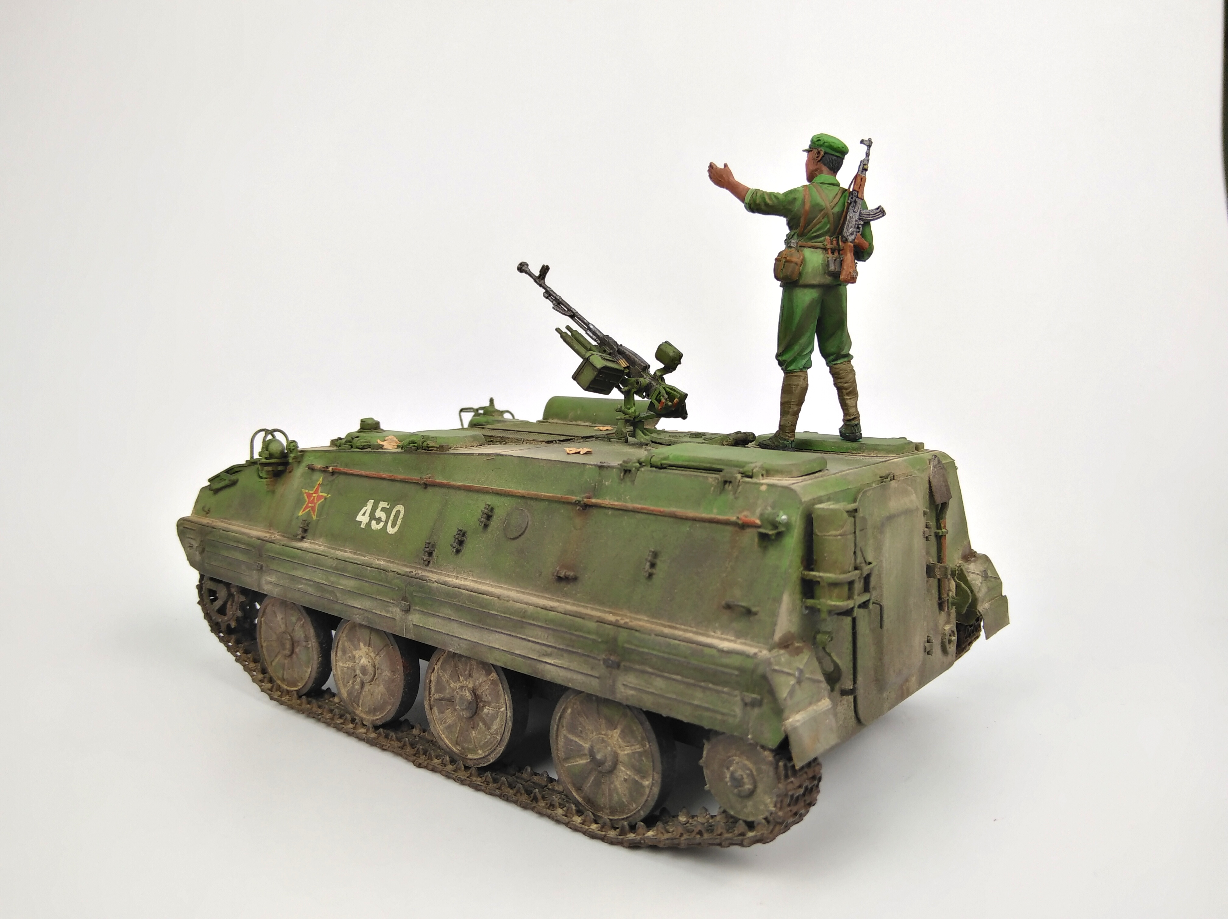 分享一下自己制作的pla63式装甲输送车模型.