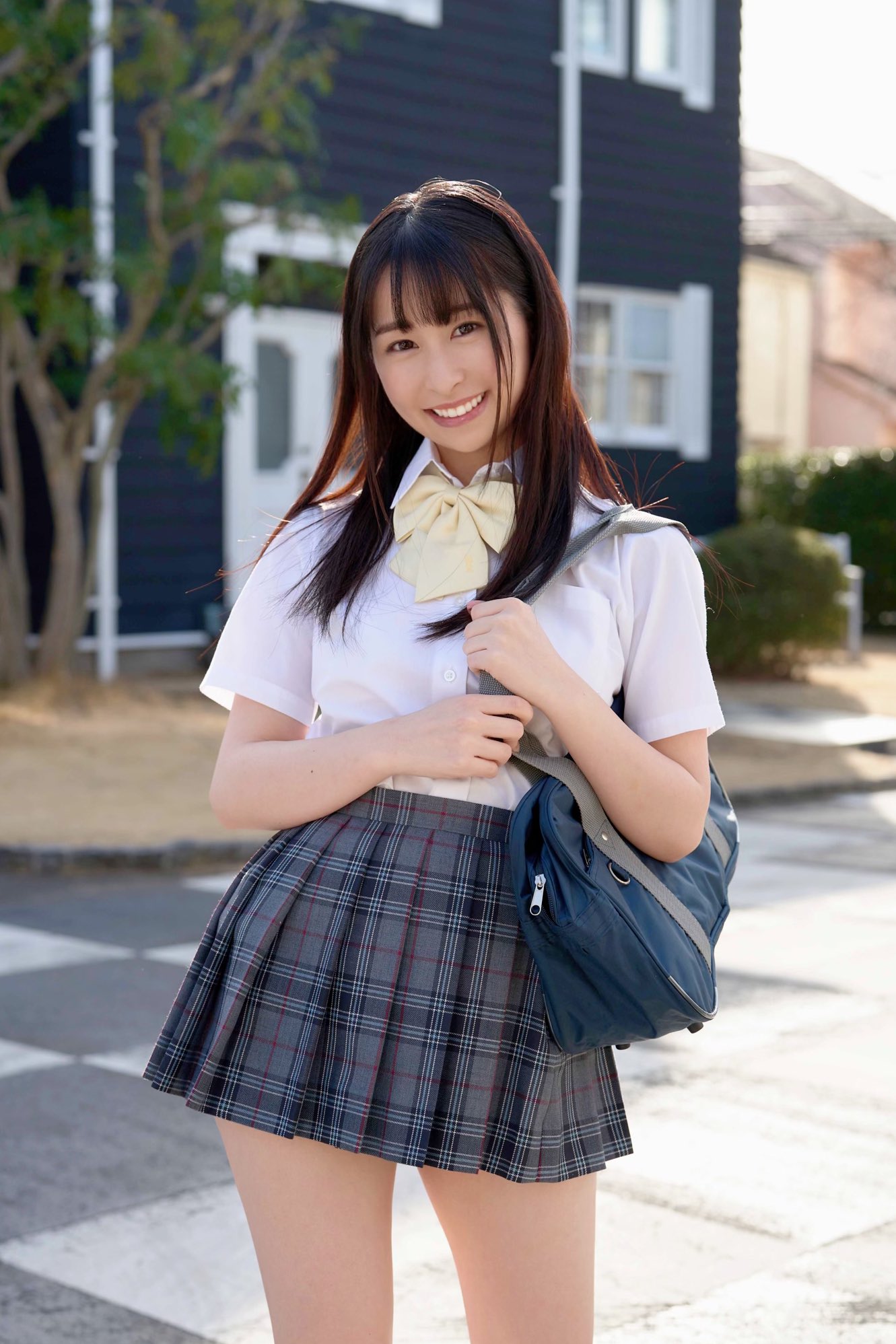 成田つむぎ  是不是一个人?