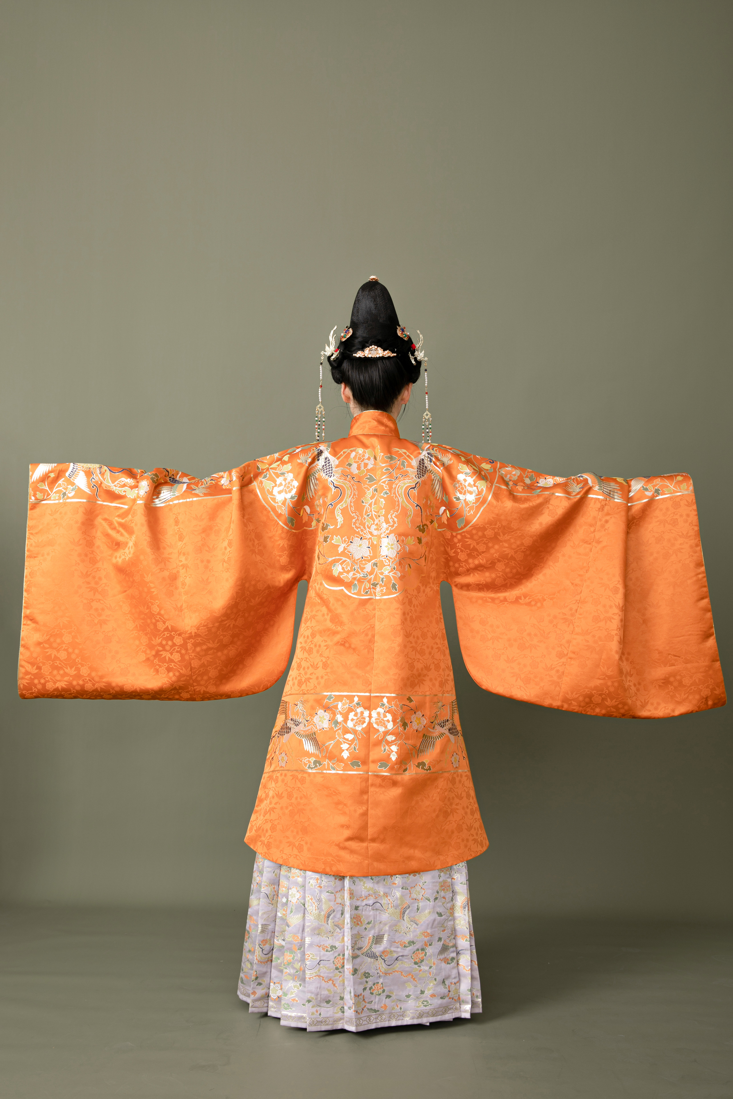 朝蕖记· 凤穿牡丹>对襟长袄