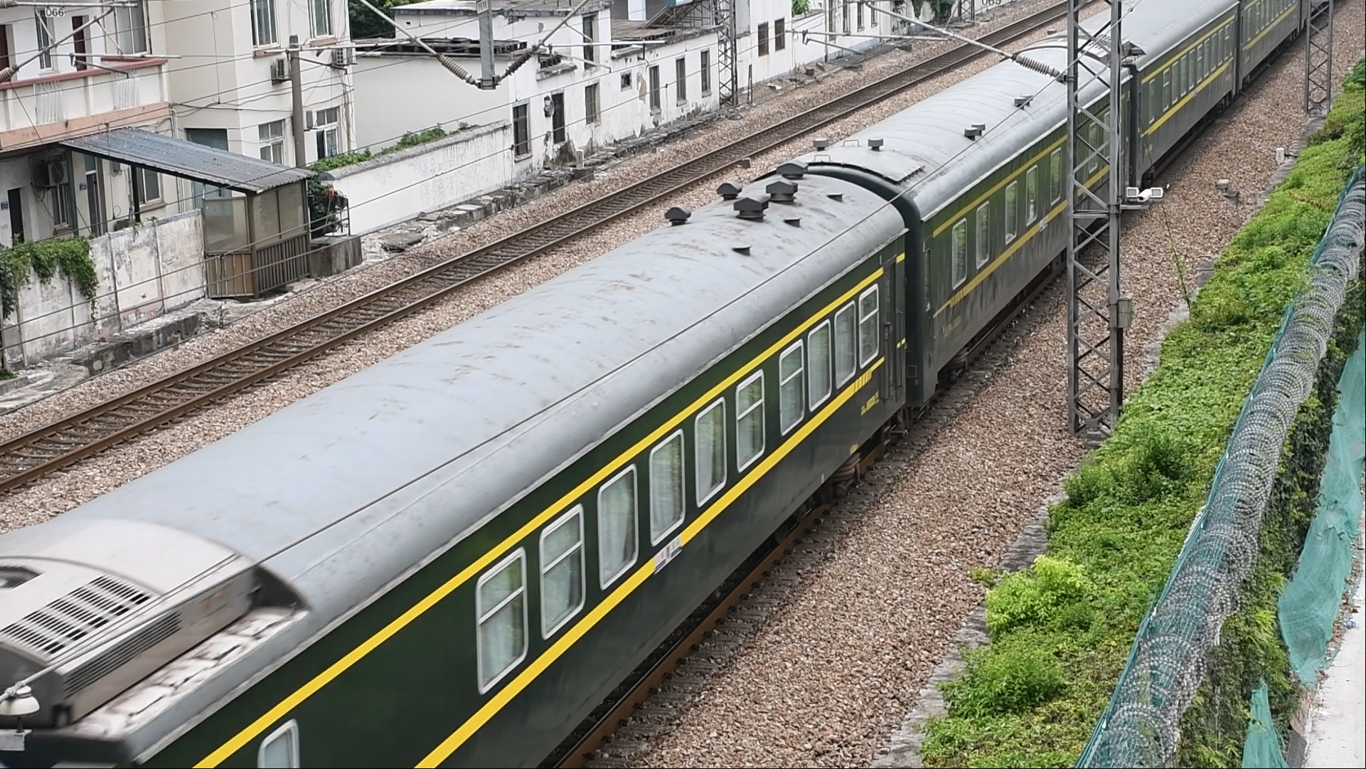 今天的t109,没有东西,普普通通,还晚点15分@上局扫把_ss80017 @飞翔的