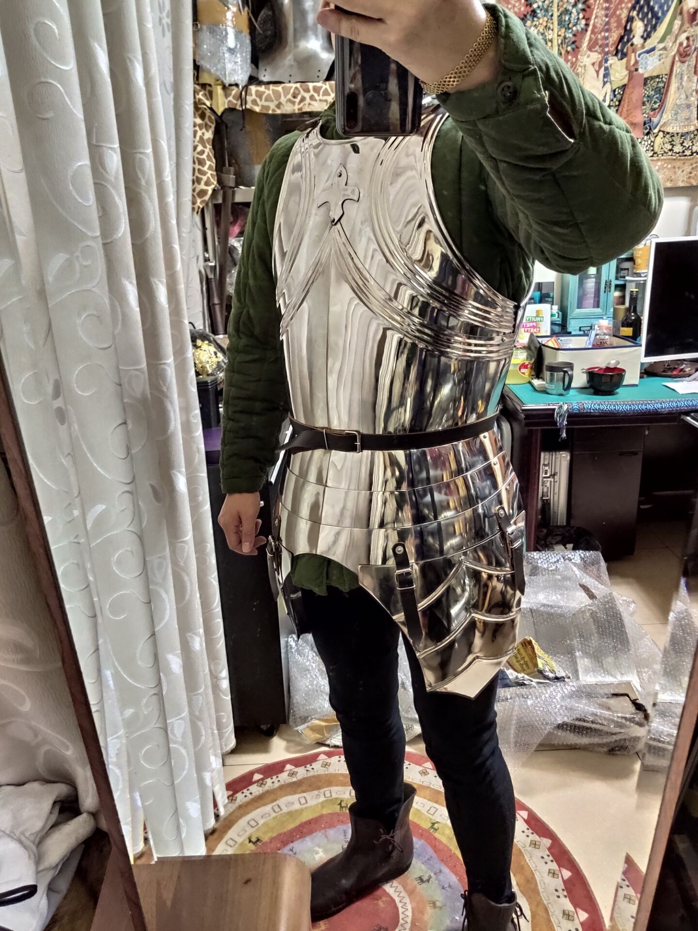 15世纪# #板甲#  镜面抛光不锈钢哥特胸甲到货,现货,明天上架.