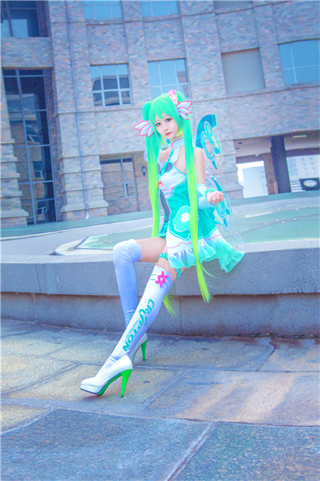 桃乐丝Vsinger赛车初音Cosplay5