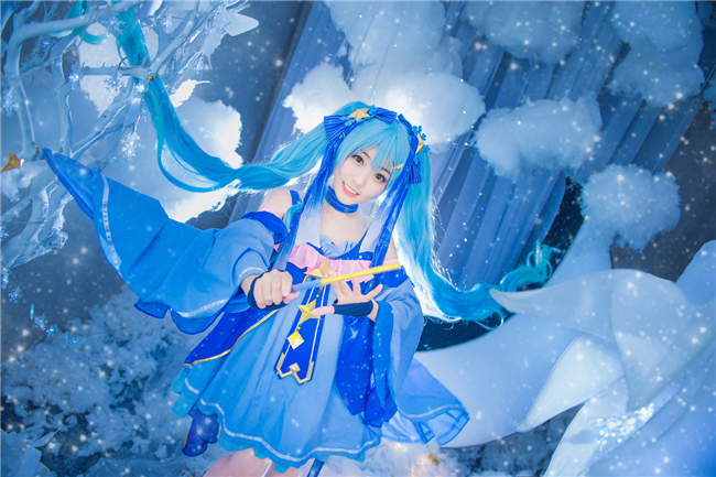 蓝裳Vsinger初音未来 星与雪的公主Cosplay7