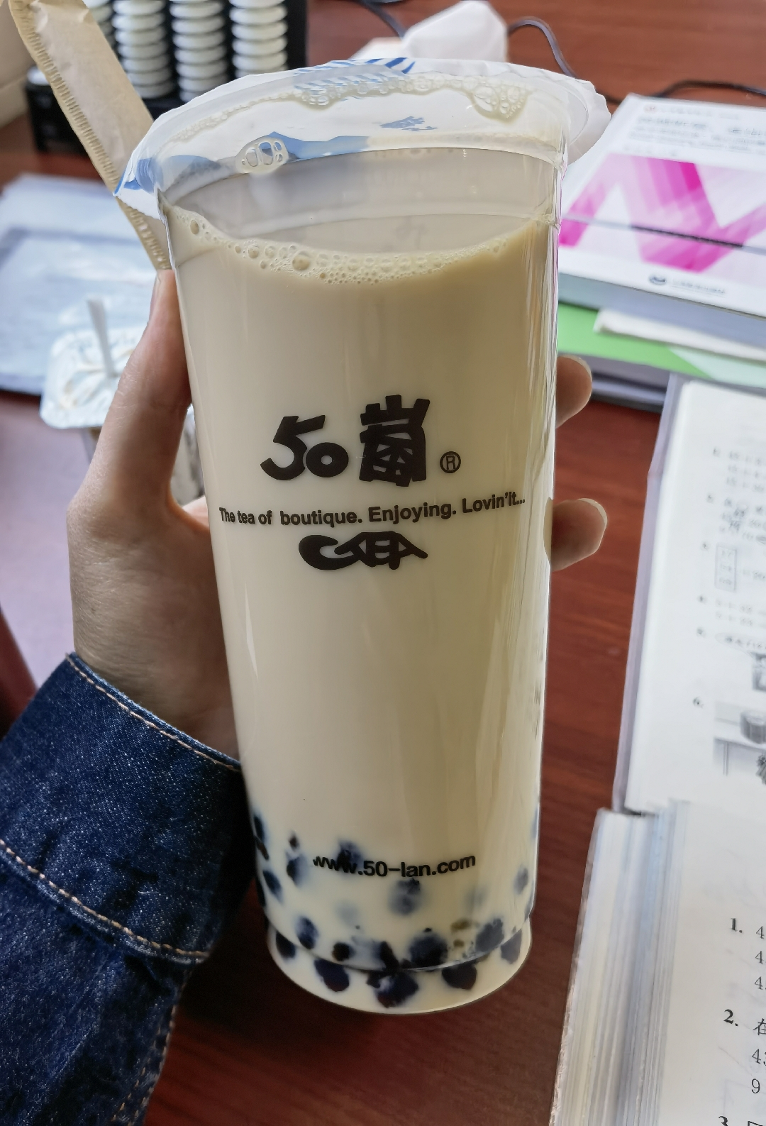 咖啡解不了困,但奶茶可以,日子苦是苦了点,全糖奶茶来帮忙喽[笑]