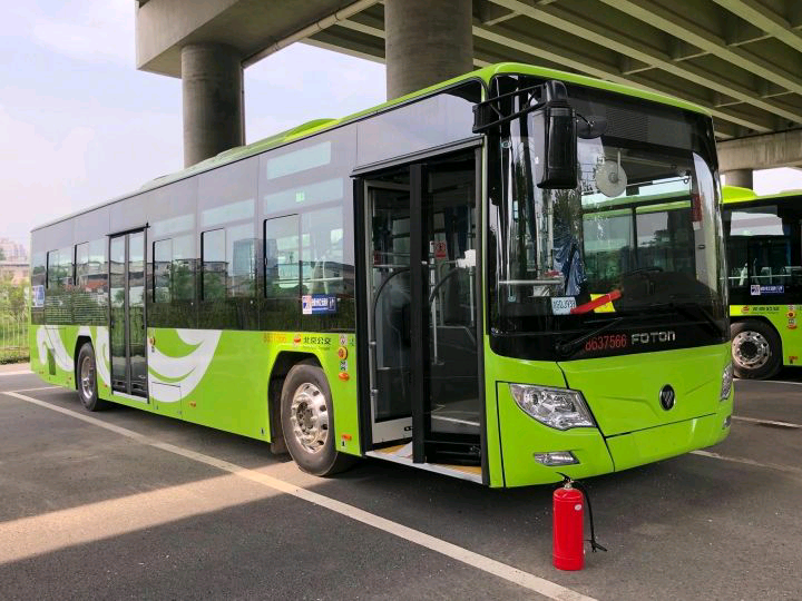 北京公交#根据百度北京公交吧最新消息,932路将投入绿色祥云涂装刀