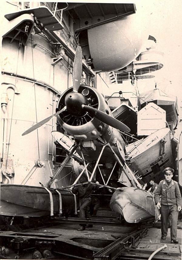 提尔皮茨号吊装arado ar 196水上飞机 6767浏览:160收藏:0支持:6