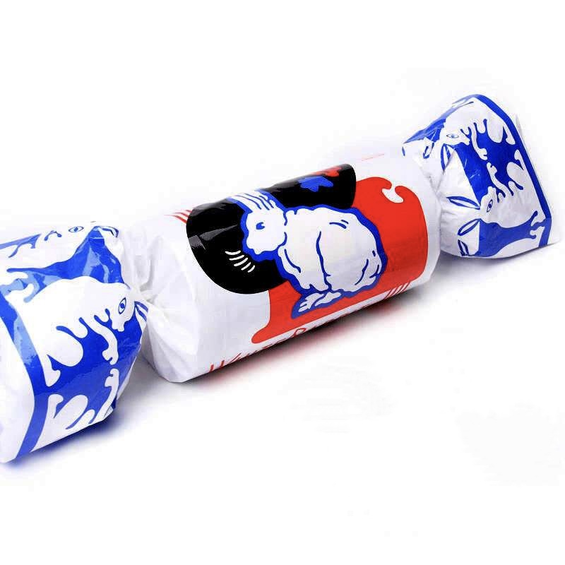 可在事件中招募临时干员霜星 描述:这个糖很辣,很沉重,很惋惜……但