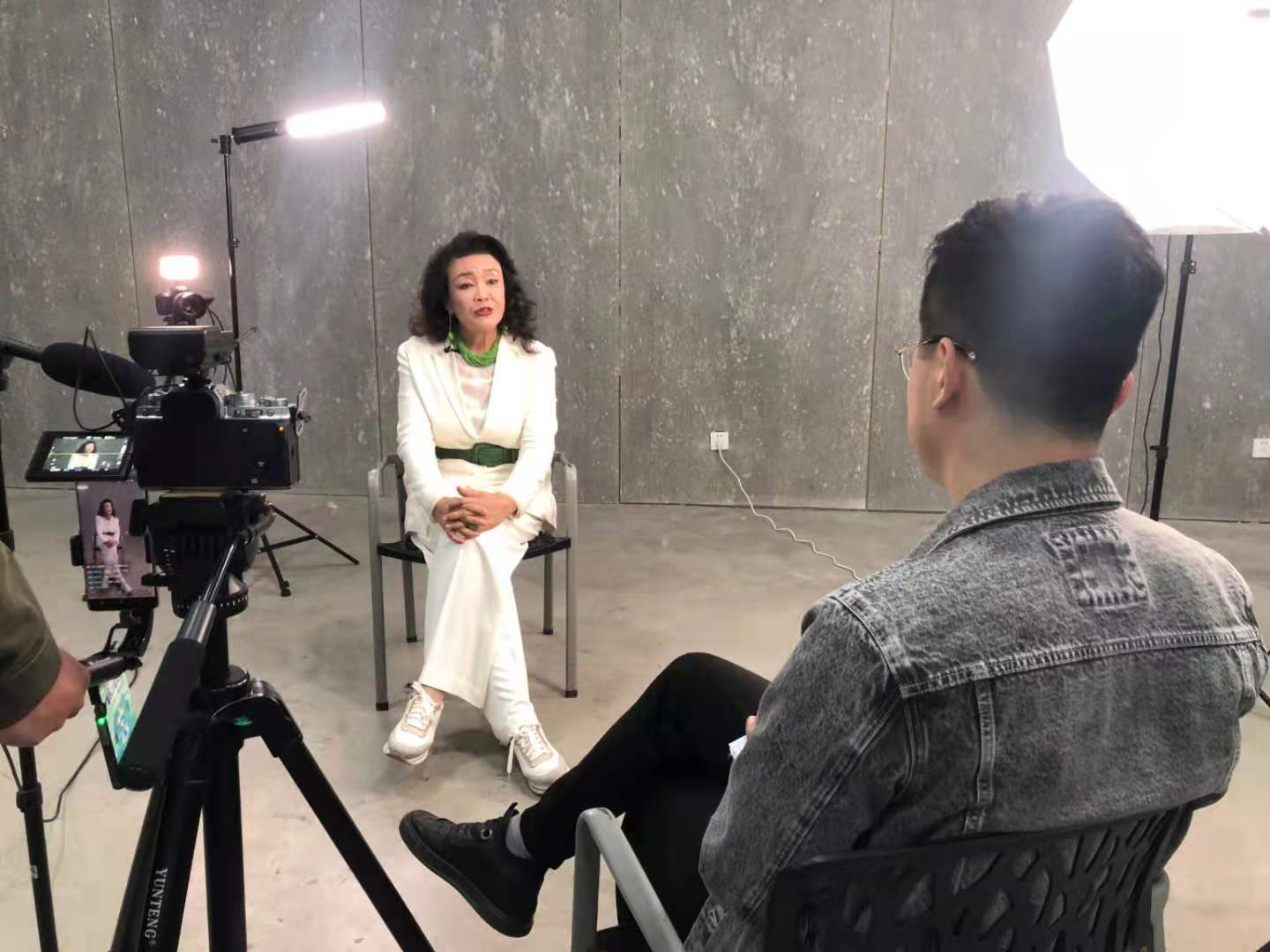 北京青年x凉子访谈录 _ 哔哩哔哩相簿