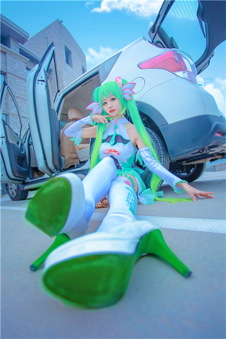 桃乐丝Vsinger赛车初音Cosplay4