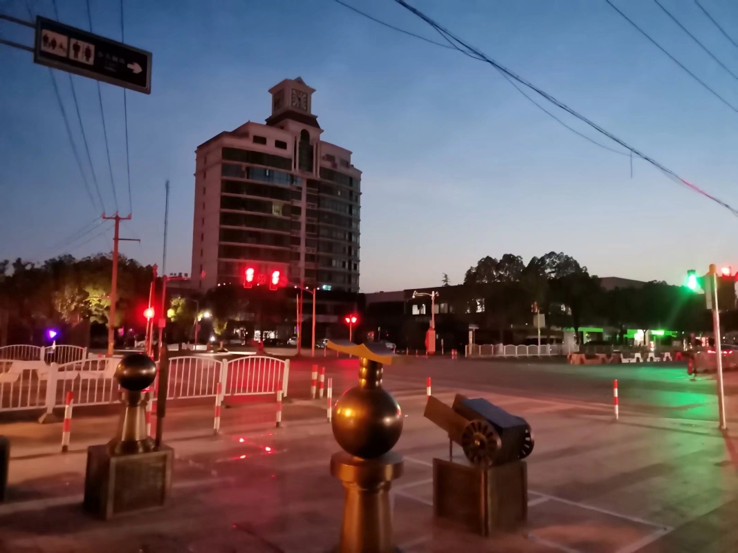 半夜诈尸式言砸