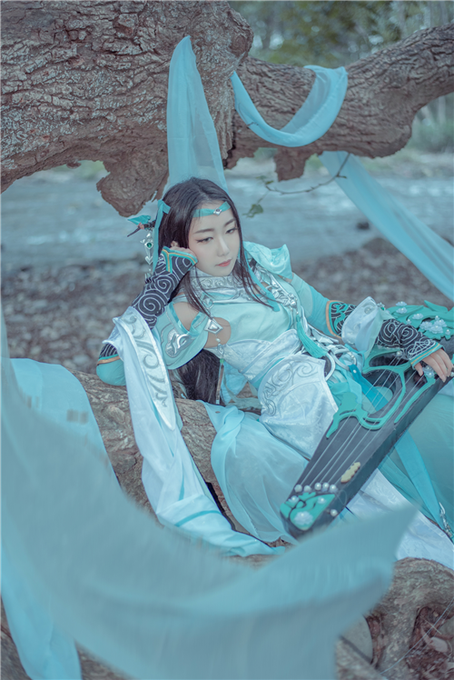 唐君衍剑网三雪河琴娘Cosplay4