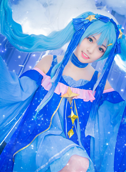 蓝裳Vsinger初音未来 星与雪的公主Cosplay