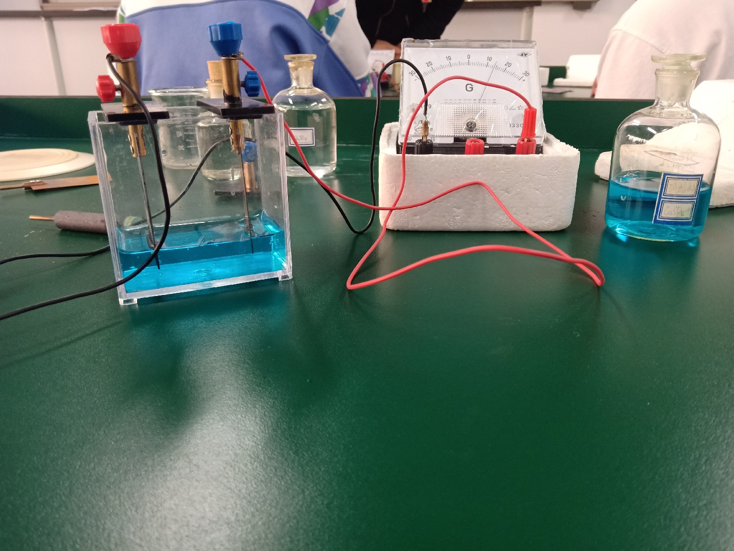 今日份的化学社团活动 原电池实验 以及结晶的饱和氯化钠溶液浏览:103