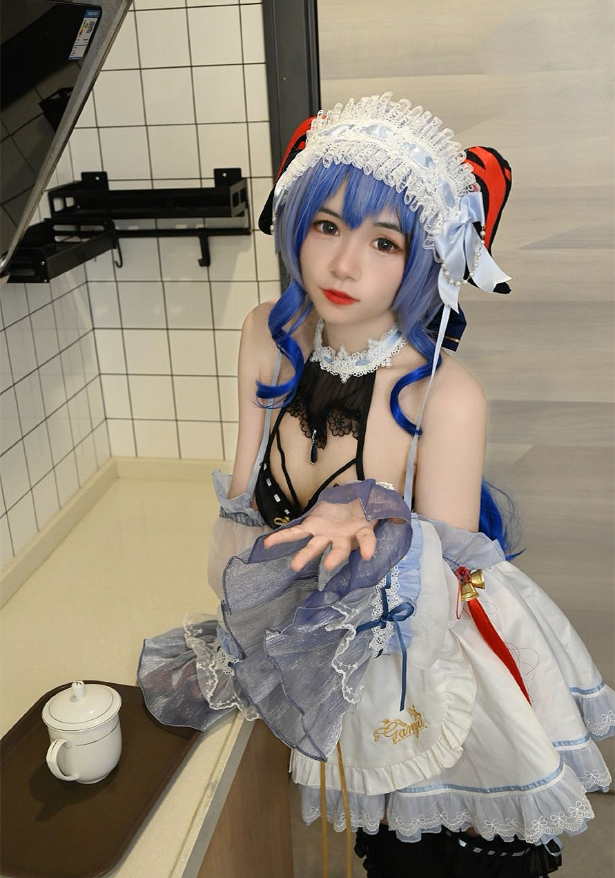 朝路不能再吃了原神甘雨女仆装cosplay2