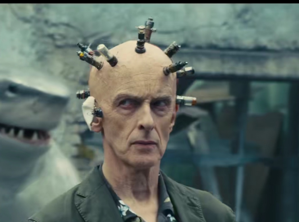 头上插满音速起子零件的皮卡叔