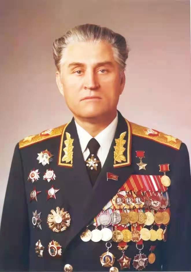 苏联中后期的部分苏联元帅与苏联海军元帅礼服标准照彩图.