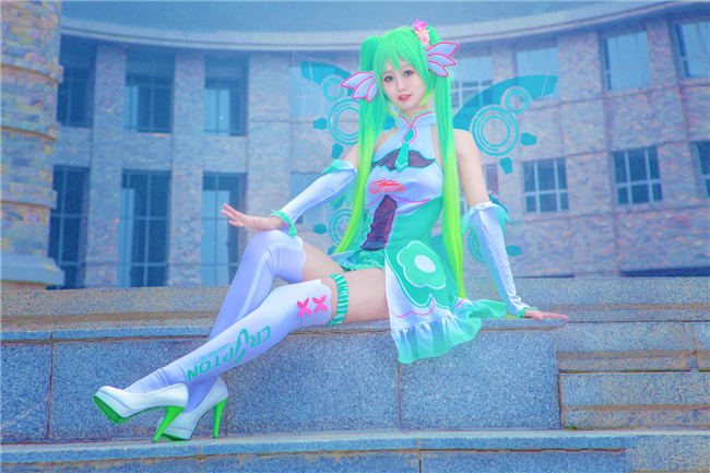 桃乐丝Vsinger赛车初音Cosplay7