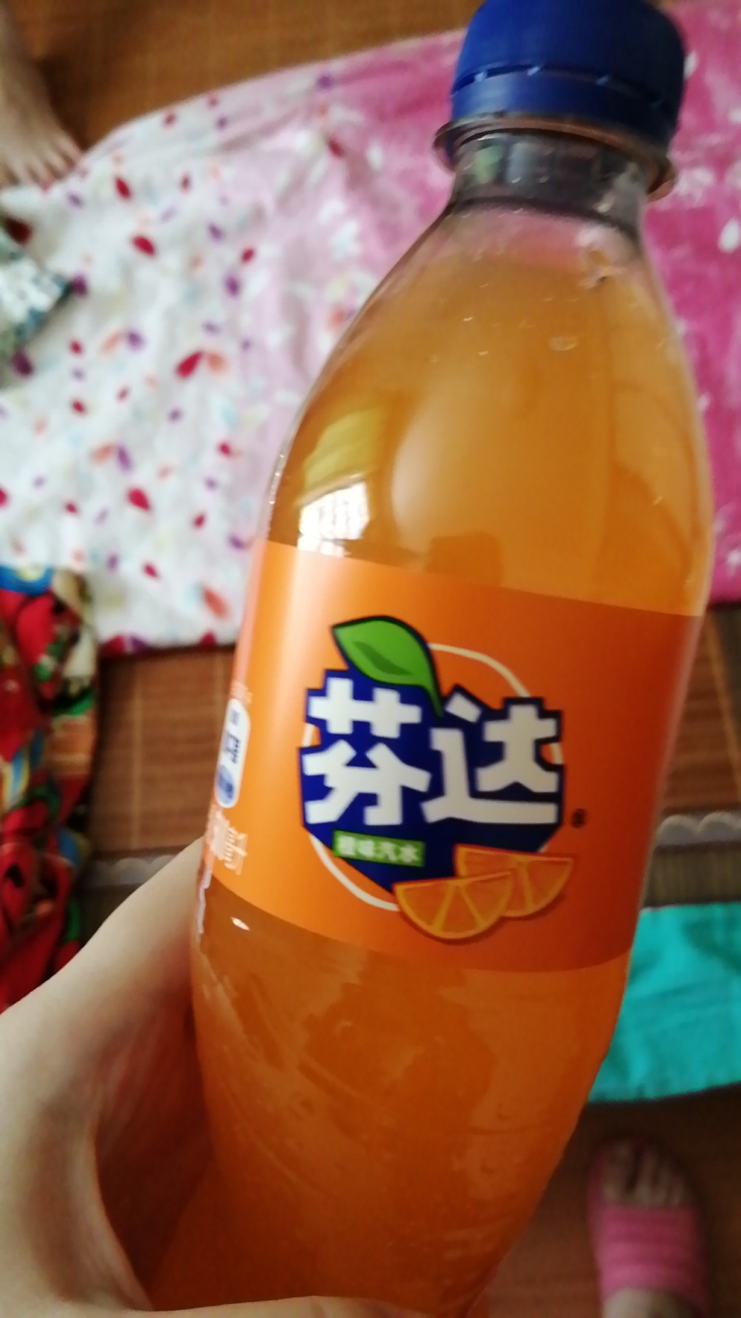 今天期末考考完了,喝芬达!