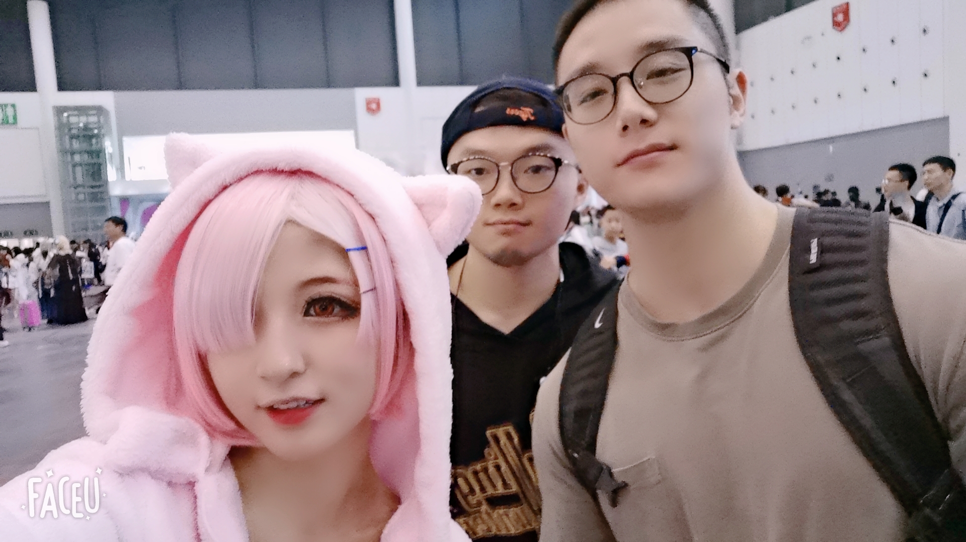 第一次来漫展,很高兴认识了小姐姐[tv_调皮]鬼屋还有巨佬开路[tv_目瞪