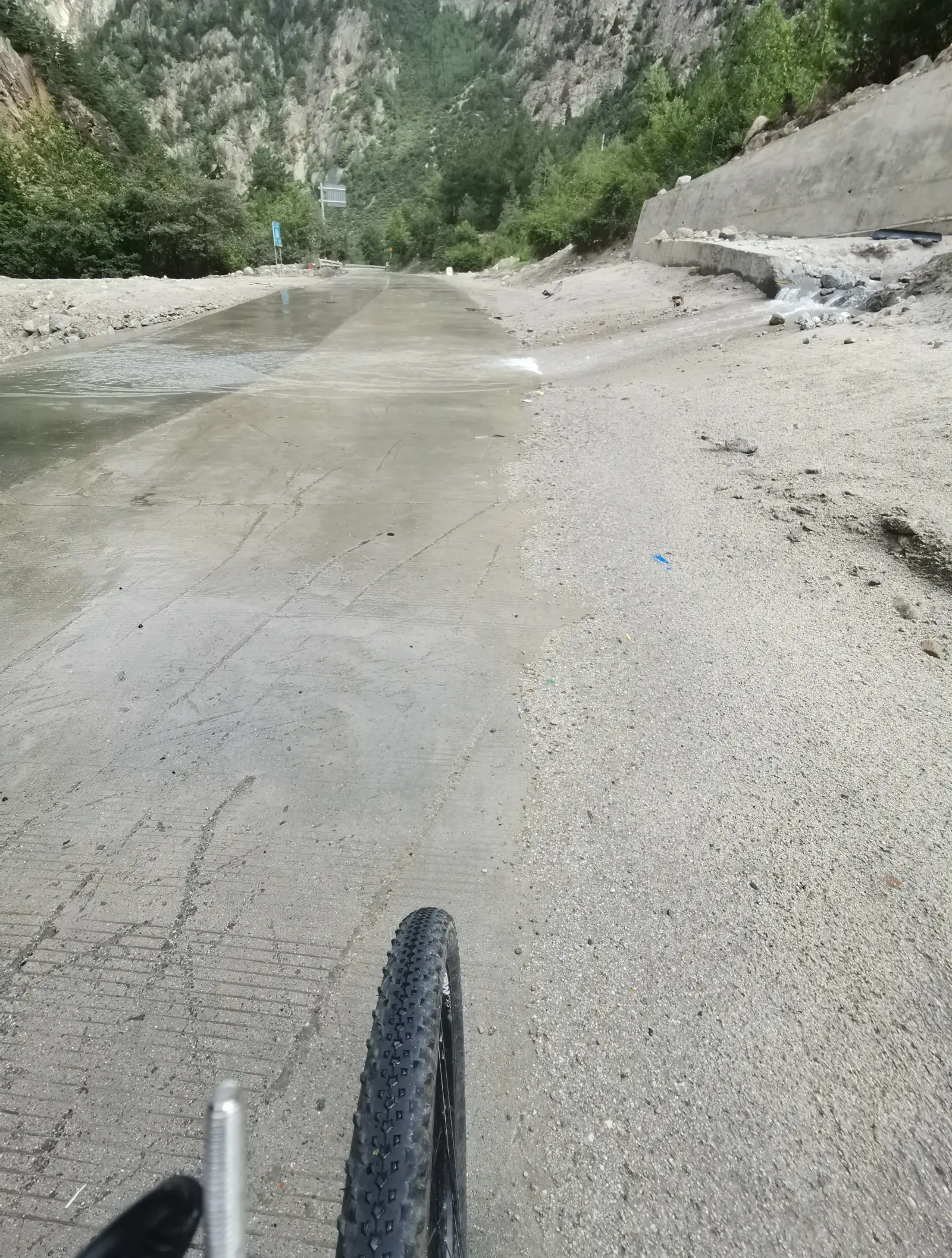过了大涉水区后面还有一个小涉水区,确实比较小