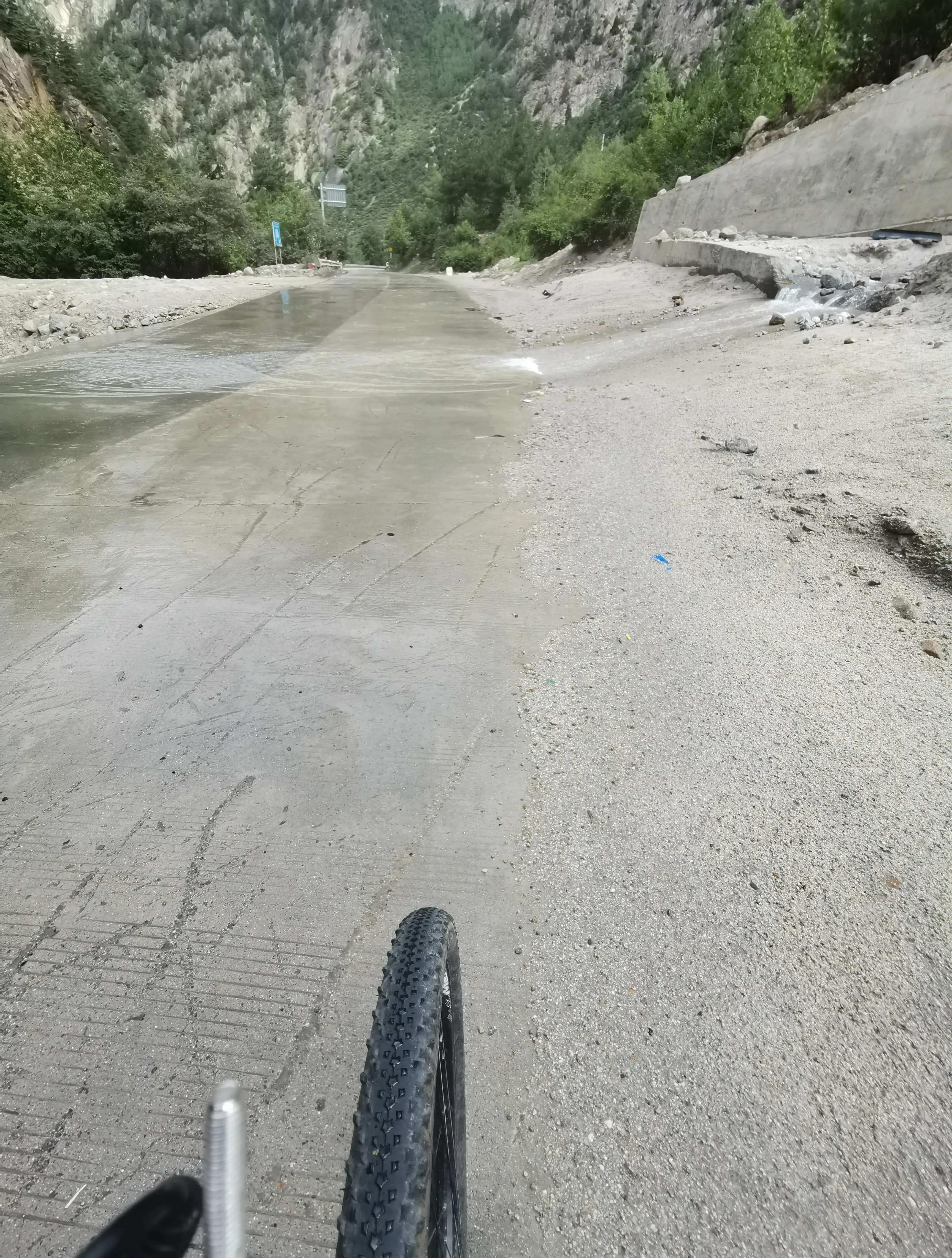 过了大涉水区后面还有一个小涉水区，确实比较小