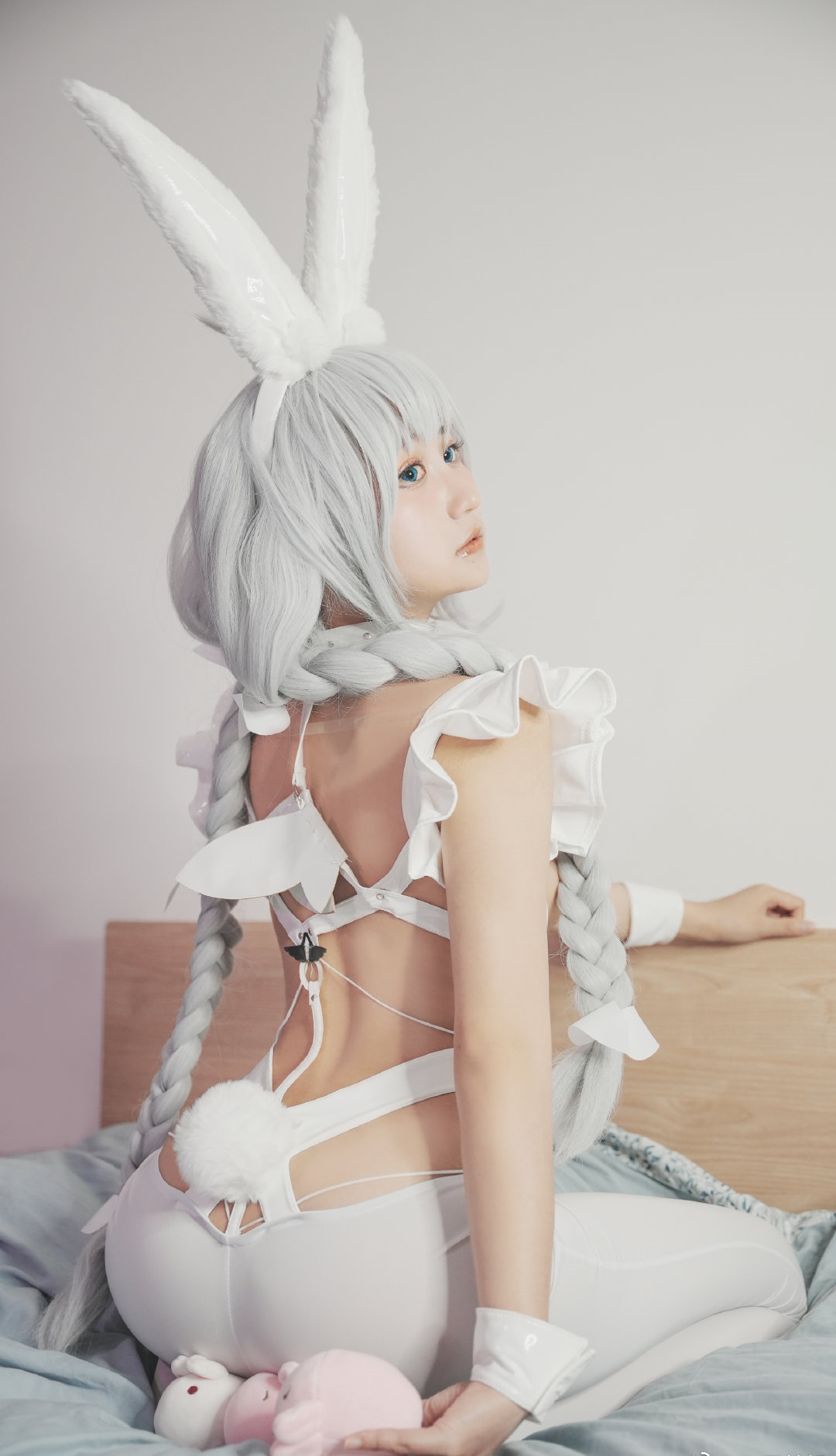 vv子教授碧蓝航线恶毒懒懒的白兔cosplay5