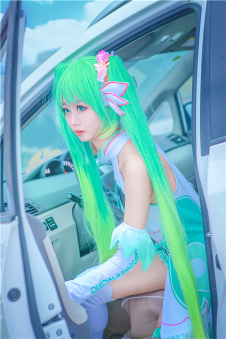 桃乐丝Vsinger赛车初音Cosplay2