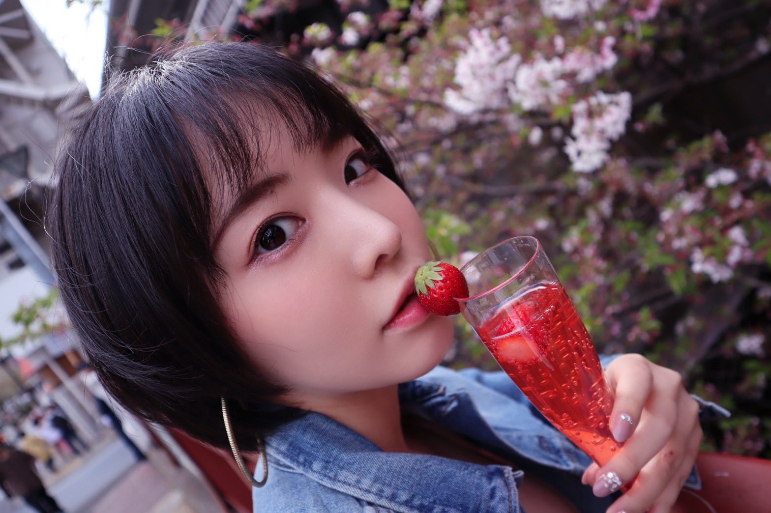 这眼神杀,我三宫椿小老婆今天去摘草莓了吗?