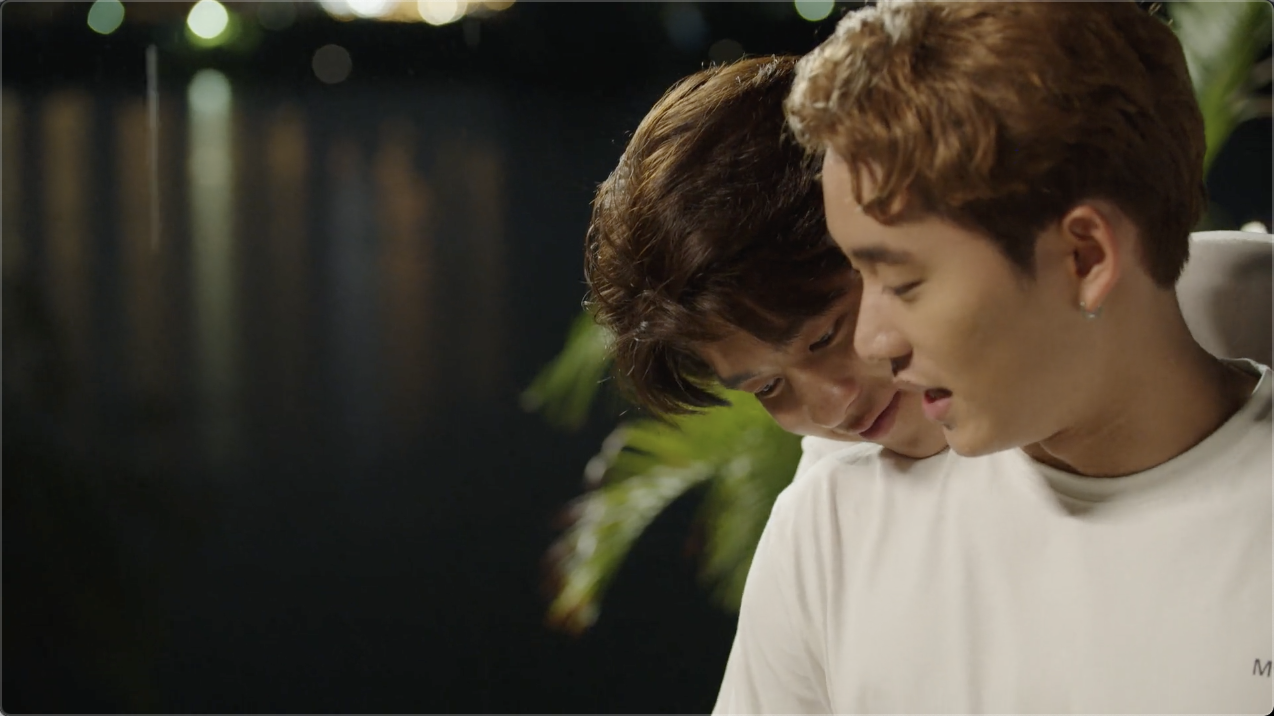 下集居然又有新招式"围裙吻"哈哈92 #不期而爱第二季# #泰剧# #头号