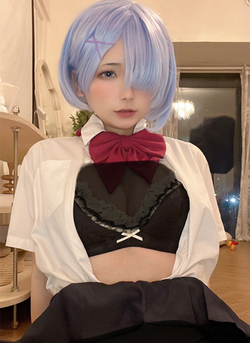 是三不是世w蕾姆JK丝袜cosplay