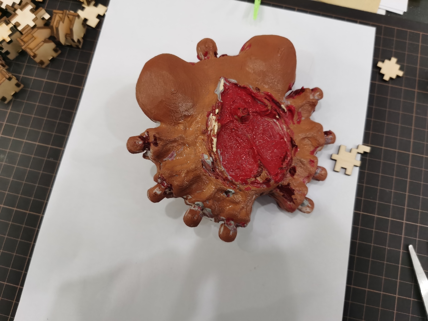 制作一个抱脸虫