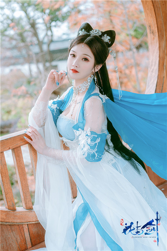 露兒大魔王花与剑玄冰cosplay5