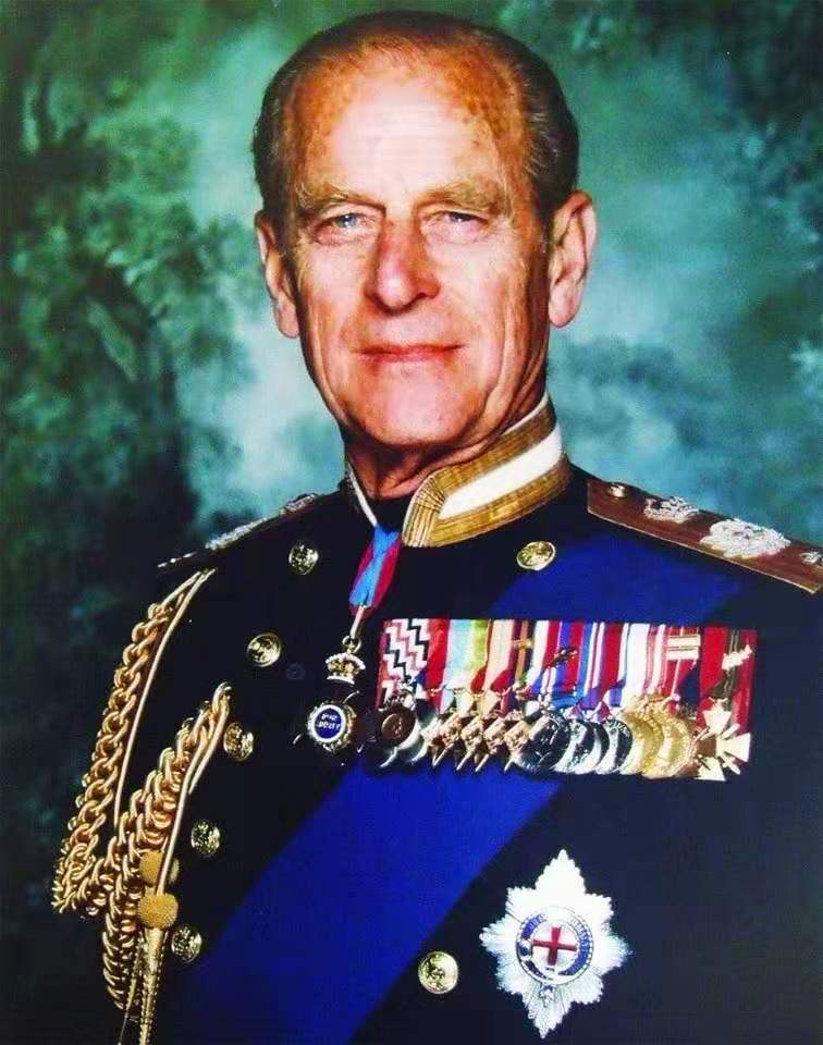穿英国皇家海军元帅礼服的菲利普亲王.