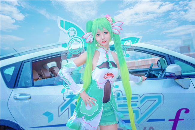 桃乐丝Vsinger赛车初音Cosplay1